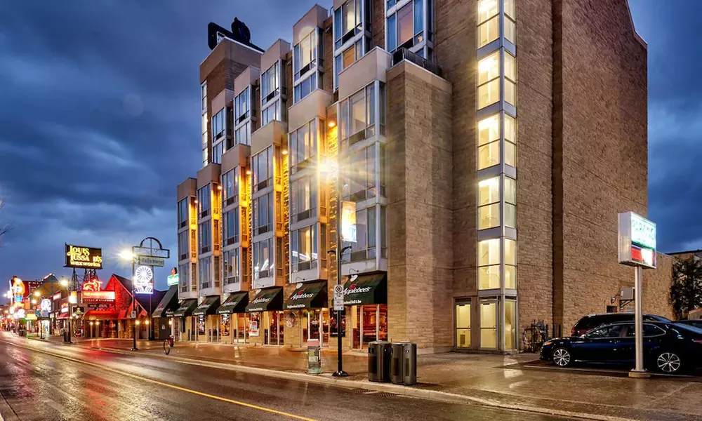Niagara Falls Clifton Hill Hotel near Casino